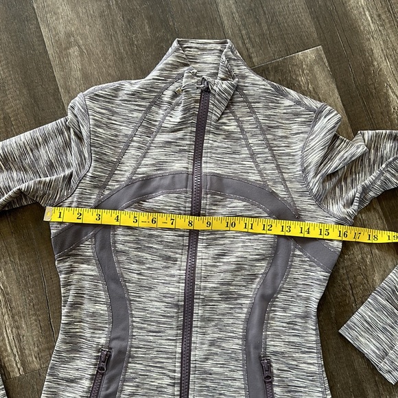 Lululemon zip up jacket size 6 - Picture 9 of 9